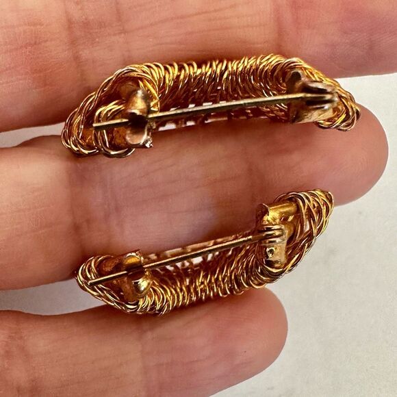 Gold tone wire hoop earrings - Picture 5 of 6